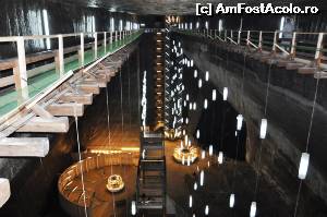 [P09] vedere in Salina de pe pasarela care inconjoara la partea de sus. toti acei stalpi de sustinere de lemn sunt adanc infipti in peretele de sare » foto by alunelu69
 - 
<span class="allrVoted glyphicon glyphicon-heart hidden" id="av575323"></span>
<a class="m-l-10 hidden" id="sv575323" onclick="voting_Foto_DelVot(,575323,11779)" role="button">șterge vot <span class="glyphicon glyphicon-remove"></span></a>
<a id="v9575323" class=" c-red"  onclick="voting_Foto_SetVot(575323)" role="button"><span class="glyphicon glyphicon-heart-empty"></span> <b>LIKE</b> = Votează poza</a> <img class="hidden"  id="f575323W9" src="/imagini/loader.gif" border="0" /><span class="AjErrMes hidden" id="e575323ErM"></span>