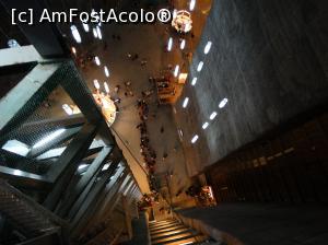 [P11] Salina Turda şi OZN-urile ei. Suntem la coada si asteptam liftul ce ne va cobori in Mina Rudolf.  » foto by vega06
 - 
<span class="allrVoted glyphicon glyphicon-heart hidden" id="av741744"></span>
<a class="m-l-10 hidden" id="sv741744" onclick="voting_Foto_DelVot(,741744,11779)" role="button">șterge vot <span class="glyphicon glyphicon-remove"></span></a>
<a id="v9741744" class=" c-red"  onclick="voting_Foto_SetVot(741744)" role="button"><span class="glyphicon glyphicon-heart-empty"></span> <b>LIKE</b> = Votează poza</a> <img class="hidden"  id="f741744W9" src="/imagini/loader.gif" border="0" /><span class="AjErrMes hidden" id="e741744ErM"></span>