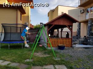 [P16] Vila Florian -se observă foișorul în care este amenajată o bucătărie exterioară. Se poate vedea o parte din locul de joacă pentru cei mici. » foto by Floryn81
 - 
<span class="allrVoted glyphicon glyphicon-heart hidden" id="av970089"></span>
<a class="m-l-10 hidden" id="sv970089" onclick="voting_Foto_DelVot(,970089,11790)" role="button">șterge vot <span class="glyphicon glyphicon-remove"></span></a>
<a id="v9970089" class=" c-red"  onclick="voting_Foto_SetVot(970089)" role="button"><span class="glyphicon glyphicon-heart-empty"></span> <b>LIKE</b> = Votează poza</a> <img class="hidden"  id="f970089W9" src="/imagini/loader.gif" border="0" /><span class="AjErrMes hidden" id="e970089ErM"></span>