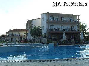 [P01] piscina hotelului » foto by ely85ank
 - 
<span class="allrVoted glyphicon glyphicon-heart hidden" id="av431223"></span>
<a class="m-l-10 hidden" id="sv431223" onclick="voting_Foto_DelVot(,431223,11810)" role="button">șterge vot <span class="glyphicon glyphicon-remove"></span></a>
<a id="v9431223" class=" c-red"  onclick="voting_Foto_SetVot(431223)" role="button"><span class="glyphicon glyphicon-heart-empty"></span> <b>LIKE</b> = Votează poza</a> <img class="hidden"  id="f431223W9" src="/imagini/loader.gif" border="0" /><span class="AjErrMes hidden" id="e431223ErM"></span>