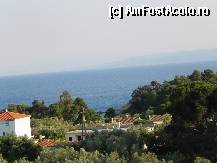 [P02] Vedere dintr-o camera de la ultimul etaj. In zare, insula Evia. Toate camerele au vedere spre fata.  » foto by abancor
 - 
<span class="allrVoted glyphicon glyphicon-heart hidden" id="av336524"></span>
<a class="m-l-10 hidden" id="sv336524" onclick="voting_Foto_DelVot(,336524,11850)" role="button">șterge vot <span class="glyphicon glyphicon-remove"></span></a>
<a id="v9336524" class=" c-red"  onclick="voting_Foto_SetVot(336524)" role="button"><span class="glyphicon glyphicon-heart-empty"></span> <b>LIKE</b> = Votează poza</a> <img class="hidden"  id="f336524W9" src="/imagini/loader.gif" border="0" /><span class="AjErrMes hidden" id="e336524ErM"></span>