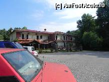 [P01] Fatada hotelului - vedere din parcare. Aceasta este parcarea hotelului, nu spatiu public. Accesul este direct din strada principala care duce la manastiri.  » foto by abancor
 - 
<span class="allrVoted glyphicon glyphicon-heart hidden" id="av336521"></span>
<a class="m-l-10 hidden" id="sv336521" onclick="voting_Foto_DelVot(,336521,11852)" role="button">șterge vot <span class="glyphicon glyphicon-remove"></span></a>
<a id="v9336521" class=" c-red"  onclick="voting_Foto_SetVot(336521)" role="button"><span class="glyphicon glyphicon-heart-empty"></span> <b>LIKE</b> = Votează poza</a> <img class="hidden"  id="f336521W9" src="/imagini/loader.gif" border="0" /><span class="AjErrMes hidden" id="e336521ErM"></span>