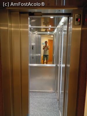 [P48] Interiorul unui lift. » foto by ovidiuyepi
 - 
<span class="allrVoted glyphicon glyphicon-heart hidden" id="av1524712"></span>
<a class="m-l-10 hidden" id="sv1524712" onclick="voting_Foto_DelVot(,1524712,11855)" role="button">șterge vot <span class="glyphicon glyphicon-remove"></span></a>
<a id="v91524712" class=" c-red"  onclick="voting_Foto_SetVot(1524712)" role="button"><span class="glyphicon glyphicon-heart-empty"></span> <b>LIKE</b> = Votează poza</a> <img class="hidden"  id="f1524712W9" src="/imagini/loader.gif" border="0" /><span class="AjErrMes hidden" id="e1524712ErM"></span>