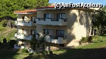 [P27] Bungalow-ul în care am fost cazat » foto by bog68
 - 
<span class="allrVoted glyphicon glyphicon-heart hidden" id="av380267"></span>
<a class="m-l-10 hidden" id="sv380267" onclick="voting_Foto_DelVot(,380267,11877)" role="button">șterge vot <span class="glyphicon glyphicon-remove"></span></a>
<a id="v9380267" class=" c-red"  onclick="voting_Foto_SetVot(380267)" role="button"><span class="glyphicon glyphicon-heart-empty"></span> <b>LIKE</b> = Votează poza</a> <img class="hidden"  id="f380267W9" src="/imagini/loader.gif" border="0" /><span class="AjErrMes hidden" id="e380267ErM"></span>