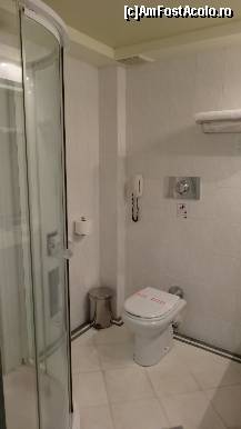 [P32] În partea stângă a băii: cabina de duș și ,,tronul ,,...  » foto by bog68
 - 
<span class="allrVoted glyphicon glyphicon-heart hidden" id="av380272"></span>
<a class="m-l-10 hidden" id="sv380272" onclick="voting_Foto_DelVot(,380272,11877)" role="button">șterge vot <span class="glyphicon glyphicon-remove"></span></a>
<a id="v9380272" class=" c-red"  onclick="voting_Foto_SetVot(380272)" role="button"><span class="glyphicon glyphicon-heart-empty"></span> <b>LIKE</b> = Votează poza</a> <img class="hidden"  id="f380272W9" src="/imagini/loader.gif" border="0" /><span class="AjErrMes hidden" id="e380272ErM"></span>