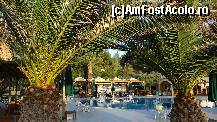 [P46] Piscina resortului. În fundal Vitamin Bar...  » foto by bog68
 - 
<span class="allrVoted glyphicon glyphicon-heart hidden" id="av380286"></span>
<a class="m-l-10 hidden" id="sv380286" onclick="voting_Foto_DelVot(,380286,11877)" role="button">șterge vot <span class="glyphicon glyphicon-remove"></span></a>
<a id="v9380286" class=" c-red"  onclick="voting_Foto_SetVot(380286)" role="button"><span class="glyphicon glyphicon-heart-empty"></span> <b>LIKE</b> = Votează poza</a> <img class="hidden"  id="f380286W9" src="/imagini/loader.gif" border="0" /><span class="AjErrMes hidden" id="e380286ErM"></span>
