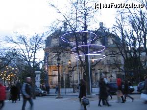[P02] Champs Elysees la Rond Point » foto by Michi
 - 
<span class="allrVoted glyphicon glyphicon-heart hidden" id="av392579"></span>
<a class="m-l-10 hidden" id="sv392579" onclick="voting_Foto_DelVot(,392579,11886)" role="button">șterge vot <span class="glyphicon glyphicon-remove"></span></a>
<a id="v9392579" class=" c-red"  onclick="voting_Foto_SetVot(392579)" role="button"><span class="glyphicon glyphicon-heart-empty"></span> <b>LIKE</b> = Votează poza</a> <img class="hidden"  id="f392579W9" src="/imagini/loader.gif" border="0" /><span class="AjErrMes hidden" id="e392579ErM"></span>