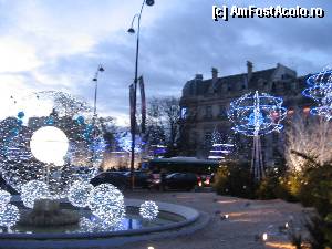 [P09] Lumini albastre pe Champs Elysees » foto by Michi
 - 
<span class="allrVoted glyphicon glyphicon-heart hidden" id="av392586"></span>
<a class="m-l-10 hidden" id="sv392586" onclick="voting_Foto_DelVot(,392586,11886)" role="button">șterge vot <span class="glyphicon glyphicon-remove"></span></a>
<a id="v9392586" class=" c-red"  onclick="voting_Foto_SetVot(392586)" role="button"><span class="glyphicon glyphicon-heart-empty"></span> <b>LIKE</b> = Votează poza</a> <img class="hidden"  id="f392586W9" src="/imagini/loader.gif" border="0" /><span class="AjErrMes hidden" id="e392586ErM"></span>