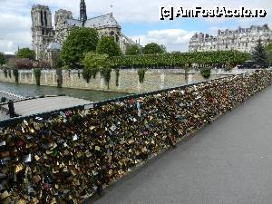[P06] Podul Iubirii pe Sena. In fundal Catedrala Notre Dame.  » foto by tabache
 - 
<span class="allrVoted glyphicon glyphicon-heart hidden" id="av444474"></span>
<a class="m-l-10 hidden" id="sv444474" onclick="voting_Foto_DelVot(,444474,11886)" role="button">șterge vot <span class="glyphicon glyphicon-remove"></span></a>
<a id="v9444474" class=" c-red"  onclick="voting_Foto_SetVot(444474)" role="button"><span class="glyphicon glyphicon-heart-empty"></span> <b>LIKE</b> = Votează poza</a> <img class="hidden"  id="f444474W9" src="/imagini/loader.gif" border="0" /><span class="AjErrMes hidden" id="e444474ErM"></span>