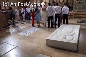 [P13] Mtskheta, Catedrala Svetitskhoveli, Cununie la Altar, slujba continuă, noi ne retragem încet, se văd și mormintele unor personalități » foto by mprofeanu
 - 
<span class="allrVoted glyphicon glyphicon-heart hidden" id="av1141190"></span>
<a class="m-l-10 hidden" id="sv1141190" onclick="voting_Foto_DelVot(,1141190,11911)" role="button">șterge vot <span class="glyphicon glyphicon-remove"></span></a>
<a id="v91141190" class=" c-red"  onclick="voting_Foto_SetVot(1141190)" role="button"><span class="glyphicon glyphicon-heart-empty"></span> <b>LIKE</b> = Votează poza</a> <img class="hidden"  id="f1141190W9" src="/imagini/loader.gif" border="0" /><span class="AjErrMes hidden" id="e1141190ErM"></span>