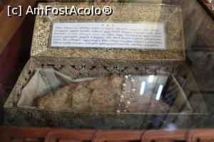 [P29] Mtskheta, Mănăstirea Samtavro, Biserica Schimbarea la Față, Bucată din coloana sfântă de la Catedrala Svetitskhoveli » foto by mprofeanu
 - 
<span class="allrVoted glyphicon glyphicon-heart hidden" id="av1141206"></span>
<a class="m-l-10 hidden" id="sv1141206" onclick="voting_Foto_DelVot(,1141206,11911)" role="button">șterge vot <span class="glyphicon glyphicon-remove"></span></a>
<a id="v91141206" class=" c-red"  onclick="voting_Foto_SetVot(1141206)" role="button"><span class="glyphicon glyphicon-heart-empty"></span> <b>LIKE</b> = Votează poza</a> <img class="hidden"  id="f1141206W9" src="/imagini/loader.gif" border="0" /><span class="AjErrMes hidden" id="e1141206ErM"></span>