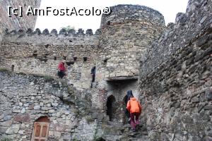 [P13] Fortăreața Ananuri, Prin Cetate, pe acolo am urcat, puțini curioși, se urcă lipit de zid...  » foto by mprofeanu
 - 
<span class="allrVoted glyphicon glyphicon-heart hidden" id="av1144384"></span>
<a class="m-l-10 hidden" id="sv1144384" onclick="voting_Foto_DelVot(,1144384,11911)" role="button">șterge vot <span class="glyphicon glyphicon-remove"></span></a>
<a id="v91144384" class=" c-red"  onclick="voting_Foto_SetVot(1144384)" role="button"><span class="glyphicon glyphicon-heart-empty"></span> <b>LIKE</b> = Votează poza</a> <img class="hidden"  id="f1144384W9" src="/imagini/loader.gif" border="0" /><span class="AjErrMes hidden" id="e1144384ErM"></span>