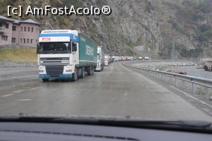 [P60] Drumul E117 (ს3), Stepantsminda - Vladikavkaz, Tiruri oprite pentru intrare în vamă, în stânga Complexul Mănăstirea Dariali » foto by mprofeanu
 - 
<span class="allrVoted glyphicon glyphicon-heart hidden" id="av1144431"></span>
<a class="m-l-10 hidden" id="sv1144431" onclick="voting_Foto_DelVot(,1144431,11911)" role="button">șterge vot <span class="glyphicon glyphicon-remove"></span></a>
<a id="v91144431" class=" c-red"  onclick="voting_Foto_SetVot(1144431)" role="button"><span class="glyphicon glyphicon-heart-empty"></span> <b>LIKE</b> = Votează poza</a> <img class="hidden"  id="f1144431W9" src="/imagini/loader.gif" border="0" /><span class="AjErrMes hidden" id="e1144431ErM"></span>
