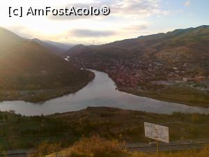 [P45] Mtskheta - vedere de la biserica Jvari spre confluenţa râurilor Mtkvari (Kura) şi Aragvi » foto by calator65
 - 
<span class="allrVoted glyphicon glyphicon-heart hidden" id="av813044"></span>
<a class="m-l-10 hidden" id="sv813044" onclick="voting_Foto_DelVot(,813044,11911)" role="button">șterge vot <span class="glyphicon glyphicon-remove"></span></a>
<a id="v9813044" class=" c-red"  onclick="voting_Foto_SetVot(813044)" role="button"><span class="glyphicon glyphicon-heart-empty"></span> <b>LIKE</b> = Votează poza</a> <img class="hidden"  id="f813044W9" src="/imagini/loader.gif" border="0" /><span class="AjErrMes hidden" id="e813044ErM"></span>