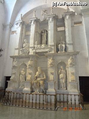[P03] Moise, sculptura realizata de Michelangelo, care se afla de asemenea in biserica S. Pietro in Vincoli. » foto by bel_lira
 - 
<span class="allrVoted glyphicon glyphicon-heart hidden" id="av438810"></span>
<a class="m-l-10 hidden" id="sv438810" onclick="voting_Foto_DelVot(,438810,11920)" role="button">șterge vot <span class="glyphicon glyphicon-remove"></span></a>
<a id="v9438810" class=" c-red"  onclick="voting_Foto_SetVot(438810)" role="button"><span class="glyphicon glyphicon-heart-empty"></span> <b>LIKE</b> = Votează poza</a> <img class="hidden"  id="f438810W9" src="/imagini/loader.gif" border="0" /><span class="AjErrMes hidden" id="e438810ErM"></span>