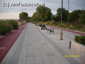 [P02] Frumoasa promenadă dintre oraș și hotelul la care am fost cazați » foto by puiutea
 - 
<span class="allrVoted glyphicon glyphicon-heart hidden" id="av976829"></span>
<a class="m-l-10 hidden" id="sv976829" onclick="voting_Foto_DelVot(,976829,11922)" role="button">șterge vot <span class="glyphicon glyphicon-remove"></span></a>
<a id="v9976829" class=" c-red"  onclick="voting_Foto_SetVot(976829)" role="button"><span class="glyphicon glyphicon-heart-empty"></span> <b>LIKE</b> = Votează poza</a> <img class="hidden"  id="f976829W9" src="/imagini/loader.gif" border="0" /><span class="AjErrMes hidden" id="e976829ErM"></span>