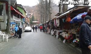 [P20] Strada cu tarabe foarte aproape de hotel de unde începi plimbarea către izvoarele stațiunii » foto by Aurici
 - 
<span class="allrVoted glyphicon glyphicon-heart hidden" id="av694864"></span>
<a class="m-l-10 hidden" id="sv694864" onclick="voting_Foto_DelVot(,694864,11935)" role="button">șterge vot <span class="glyphicon glyphicon-remove"></span></a>
<a id="v9694864" class=" c-red"  onclick="voting_Foto_SetVot(694864)" role="button"><span class="glyphicon glyphicon-heart-empty"></span> <b>LIKE</b> = Votează poza</a> <img class="hidden"  id="f694864W9" src="/imagini/loader.gif" border="0" /><span class="AjErrMes hidden" id="e694864ErM"></span>