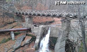 [P25] Sub acest pod se vede căderea aceea de apă dar și coloana care captează apa și speram ca mai jos să dăm de o hidrocentrală.  » foto by Aurici
 - 
<span class="allrVoted glyphicon glyphicon-heart hidden" id="av694869"></span>
<a class="m-l-10 hidden" id="sv694869" onclick="voting_Foto_DelVot(,694869,11935)" role="button">șterge vot <span class="glyphicon glyphicon-remove"></span></a>
<a id="v9694869" class=" c-red"  onclick="voting_Foto_SetVot(694869)" role="button"><span class="glyphicon glyphicon-heart-empty"></span> <b>LIKE</b> = Votează poza</a> <img class="hidden"  id="f694869W9" src="/imagini/loader.gif" border="0" /><span class="AjErrMes hidden" id="e694869ErM"></span>