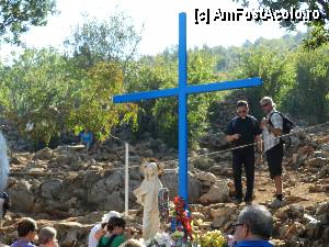 [P05] Crucea albastra, locul unde au loc acuma viziunile Mirijianei » foto by ramo_info
 - 
<span class="allrVoted glyphicon glyphicon-heart hidden" id="av352398"></span>
<a class="m-l-10 hidden" id="sv352398" onclick="voting_Foto_DelVot(,352398,11939)" role="button">șterge vot <span class="glyphicon glyphicon-remove"></span></a>
<a id="v9352398" class=" c-red"  onclick="voting_Foto_SetVot(352398)" role="button"><span class="glyphicon glyphicon-heart-empty"></span> <b>LIKE</b> = Votează poza</a> <img class="hidden"  id="f352398W9" src="/imagini/loader.gif" border="0" /><span class="AjErrMes hidden" id="e352398ErM"></span>