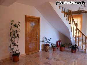 [P08] Vila Nina 3* - Scara de acces la etajul superior si usa apartamentului 4.  » foto by iulianic
 - 
<span class="allrVoted glyphicon glyphicon-heart hidden" id="av337871"></span>
<a class="m-l-10 hidden" id="sv337871" onclick="voting_Foto_DelVot(,337871,11953)" role="button">șterge vot <span class="glyphicon glyphicon-remove"></span></a>
<a id="v9337871" class=" c-red"  onclick="voting_Foto_SetVot(337871)" role="button"><span class="glyphicon glyphicon-heart-empty"></span> <b>LIKE</b> = Votează poza</a> <img class="hidden"  id="f337871W9" src="/imagini/loader.gif" border="0" /><span class="AjErrMes hidden" id="e337871ErM"></span>