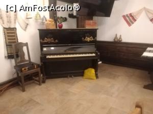 [P26] Md la prima vizită, salon Ciuleandra, Cornul Vânătorului, Pitești » foto by Mioritik
 - 
<span class="allrVoted glyphicon glyphicon-heart hidden" id="av1363812"></span>
<a class="m-l-10 hidden" id="sv1363812" onclick="voting_Foto_DelVot(,1363812,11962)" role="button">șterge vot <span class="glyphicon glyphicon-remove"></span></a>
<a id="v91363812" class=" c-red"  onclick="voting_Foto_SetVot(1363812)" role="button"><span class="glyphicon glyphicon-heart-empty"></span> <b>LIKE</b> = Votează poza</a> <img class="hidden"  id="f1363812W9" src="/imagini/loader.gif" border="0" /><span class="AjErrMes hidden" id="e1363812ErM"></span>