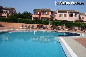 [P01] Cala Rosa Club Resort - o piscina imensa si vile cu un etaj se intind pe un areal destul de mare » foto by Pami*
 - 
<span class="allrVoted glyphicon glyphicon-heart hidden" id="av338971"></span>
<a class="m-l-10 hidden" id="sv338971" onclick="voting_Foto_DelVot(,338971,11973)" role="button">șterge vot <span class="glyphicon glyphicon-remove"></span></a>
<a id="v9338971" class=" c-red"  onclick="voting_Foto_SetVot(338971)" role="button"><span class="glyphicon glyphicon-heart-empty"></span> <b>LIKE</b> = Votează poza</a> <img class="hidden"  id="f338971W9" src="/imagini/loader.gif" border="0" /><span class="AjErrMes hidden" id="e338971ErM"></span>