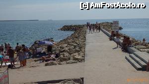 [P01] Digul betonat și rampa către plaja din stânga. Către plaja din dreapta este o rampă cam la un sfert lățime față de cea din stânga, chiar înaintea treptelor alea betonate, care sunt doar de decor.  » foto by skeas
 - 
<span class="allrVoted glyphicon glyphicon-heart hidden" id="av633739"></span>
<a class="m-l-10 hidden" id="sv633739" onclick="voting_Foto_DelVot(,633739,12003)" role="button">șterge vot <span class="glyphicon glyphicon-remove"></span></a>
<a id="v9633739" class=" c-red"  onclick="voting_Foto_SetVot(633739)" role="button"><span class="glyphicon glyphicon-heart-empty"></span> <b>LIKE</b> = Votează poza</a> <img class="hidden"  id="f633739W9" src="/imagini/loader.gif" border="0" /><span class="AjErrMes hidden" id="e633739ErM"></span>