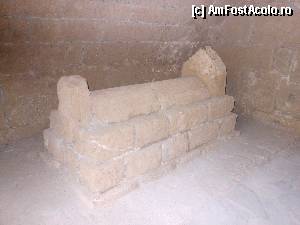 [P18] Girne - In coridorul de intrare in castelul Lusignan, mormantul amiralului otoman Sadik Pasa.  » foto by iulianic
 - 
<span class="allrVoted glyphicon glyphicon-heart hidden" id="av382152"></span>
<a class="m-l-10 hidden" id="sv382152" onclick="voting_Foto_DelVot(,382152,12009)" role="button">șterge vot <span class="glyphicon glyphicon-remove"></span></a>
<a id="v9382152" class=" c-red"  onclick="voting_Foto_SetVot(382152)" role="button"><span class="glyphicon glyphicon-heart-empty"></span> <b>LIKE</b> = Votează poza</a> <img class="hidden"  id="f382152W9" src="/imagini/loader.gif" border="0" /><span class="AjErrMes hidden" id="e382152ErM"></span>
