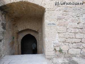 [P20] Girne - Intrarea in turnul Lusignan.  » foto by iulianic
 - 
<span class="allrVoted glyphicon glyphicon-heart hidden" id="av382154"></span>
<a class="m-l-10 hidden" id="sv382154" onclick="voting_Foto_DelVot(,382154,12009)" role="button">șterge vot <span class="glyphicon glyphicon-remove"></span></a>
<a id="v9382154" class=" c-red"  onclick="voting_Foto_SetVot(382154)" role="button"><span class="glyphicon glyphicon-heart-empty"></span> <b>LIKE</b> = Votează poza</a> <img class="hidden"  id="f382154W9" src="/imagini/loader.gif" border="0" /><span class="AjErrMes hidden" id="e382154ErM"></span>