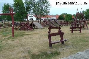 [P09] parc de joaca rustic » foto by csibicip
 - 
<span class="allrVoted glyphicon glyphicon-heart hidden" id="av341044"></span>
<a class="m-l-10 hidden" id="sv341044" onclick="voting_Foto_DelVot(,341044,12018)" role="button">șterge vot <span class="glyphicon glyphicon-remove"></span></a>
<a id="v9341044" class=" c-red"  onclick="voting_Foto_SetVot(341044)" role="button"><span class="glyphicon glyphicon-heart-empty"></span> <b>LIKE</b> = Votează poza</a> <img class="hidden"  id="f341044W9" src="/imagini/loader.gif" border="0" /><span class="AjErrMes hidden" id="e341044ErM"></span>