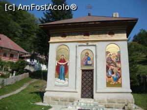 [P26] Micul paraclis aflat în apropierea bisericii mari a mănăstirii.  » foto by Floryn81
 - 
<span class="allrVoted glyphicon glyphicon-heart hidden" id="av739589"></span>
<a class="m-l-10 hidden" id="sv739589" onclick="voting_Foto_DelVot(,739589,12025)" role="button">șterge vot <span class="glyphicon glyphicon-remove"></span></a>
<a id="v9739589" class=" c-red"  onclick="voting_Foto_SetVot(739589)" role="button"><span class="glyphicon glyphicon-heart-empty"></span> <b>LIKE</b> = Votează poza</a> <img class="hidden"  id="f739589W9" src="/imagini/loader.gif" border="0" /><span class="AjErrMes hidden" id="e739589ErM"></span>