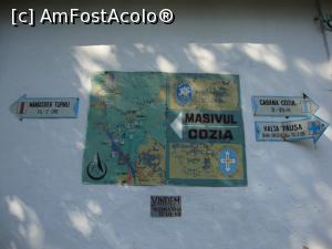 [P30] Harta masivului Cozia și indicatoare spre traseele turistice din zonă.  » foto by Floryn81
 - 
<span class="allrVoted glyphicon glyphicon-heart hidden" id="av739594"></span>
<a class="m-l-10 hidden" id="sv739594" onclick="voting_Foto_DelVot(,739594,12025)" role="button">șterge vot <span class="glyphicon glyphicon-remove"></span></a>
<a id="v9739594" class=" c-red"  onclick="voting_Foto_SetVot(739594)" role="button"><span class="glyphicon glyphicon-heart-empty"></span> <b>LIKE</b> = Votează poza</a> <img class="hidden"  id="f739594W9" src="/imagini/loader.gif" border="0" /><span class="AjErrMes hidden" id="e739594ErM"></span>