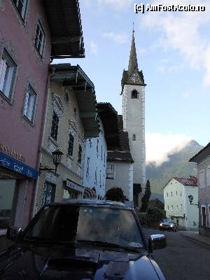 [P19] Hotel Schwarzer Adler - Golling. In stanga hotelului, bisericuta si turnul cu clopotul care bate la ora 6.00.  » foto by iulianic
 - 
<span class="allrVoted glyphicon glyphicon-heart hidden" id="av341544"></span>
<a class="m-l-10 hidden" id="sv341544" onclick="voting_Foto_DelVot(,341544,12026)" role="button">șterge vot <span class="glyphicon glyphicon-remove"></span></a>
<a id="v9341544" class=" c-red"  onclick="voting_Foto_SetVot(341544)" role="button"><span class="glyphicon glyphicon-heart-empty"></span> <b>LIKE</b> = Votează poza</a> <img class="hidden"  id="f341544W9" src="/imagini/loader.gif" border="0" /><span class="AjErrMes hidden" id="e341544ErM"></span>