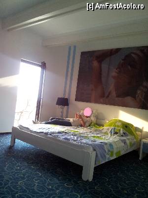 [P01] Camere confortabile, spatioase, mobilate astfel incat sa te simti rasfatat. Pat maaare si ispititor: d. Mocheta groasa si un spatiu generos pentru bagaje » foto by Plutox
 - 
<span class="allrVoted glyphicon glyphicon-heart hidden" id="av425256"></span>
<a class="m-l-10 hidden" id="sv425256" onclick="voting_Foto_DelVot(,425256,12037)" role="button">șterge vot <span class="glyphicon glyphicon-remove"></span></a>
<a id="v9425256" class=" c-red"  onclick="voting_Foto_SetVot(425256)" role="button"><span class="glyphicon glyphicon-heart-empty"></span> <b>LIKE</b> = Votează poza</a> <img class="hidden"  id="f425256W9" src="/imagini/loader.gif" border="0" /><span class="AjErrMes hidden" id="e425256ErM"></span>