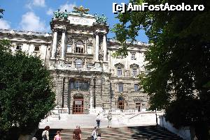 [P08] Viena, Palatul Hofburg » foto by unq
 - 
<span class="allrVoted glyphicon glyphicon-heart hidden" id="av482288"></span>
<a class="m-l-10 hidden" id="sv482288" onclick="voting_Foto_DelVot(,482288,12039)" role="button">șterge vot <span class="glyphicon glyphicon-remove"></span></a>
<a id="v9482288" class=" c-red"  onclick="voting_Foto_SetVot(482288)" role="button"><span class="glyphicon glyphicon-heart-empty"></span> <b>LIKE</b> = Votează poza</a> <img class="hidden"  id="f482288W9" src="/imagini/loader.gif" border="0" /><span class="AjErrMes hidden" id="e482288ErM"></span>