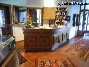 [P03] Hotel Klostertaler Hof - 3*. Receptia aflata in dreapta unui hol mic.  » foto by iulianic
 - 
<span class="allrVoted glyphicon glyphicon-heart hidden" id="av342152"></span>
<a class="m-l-10 hidden" id="sv342152" onclick="voting_Foto_DelVot(,342152,12040)" role="button">șterge vot <span class="glyphicon glyphicon-remove"></span></a>
<a id="v9342152" class=" c-red"  onclick="voting_Foto_SetVot(342152)" role="button"><span class="glyphicon glyphicon-heart-empty"></span> <b>LIKE</b> = Votează poza</a> <img class="hidden"  id="f342152W9" src="/imagini/loader.gif" border="0" /><span class="AjErrMes hidden" id="e342152ErM"></span>