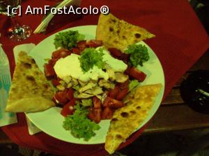 [P10] Salata Caesar cu focaccia, nu cu crutoane...  » foto by Carmen Ion
 - 
<span class="allrVoted glyphicon glyphicon-heart hidden" id="av779430"></span>
<a class="m-l-10 hidden" id="sv779430" onclick="voting_Foto_DelVot(,779430,12060)" role="button">șterge vot <span class="glyphicon glyphicon-remove"></span></a>
<a id="v9779430" class=" c-red"  onclick="voting_Foto_SetVot(779430)" role="button"><span class="glyphicon glyphicon-heart-empty"></span> <b>LIKE</b> = Votează poza</a> <img class="hidden"  id="f779430W9" src="/imagini/loader.gif" border="0" /><span class="AjErrMes hidden" id="e779430ErM"></span>