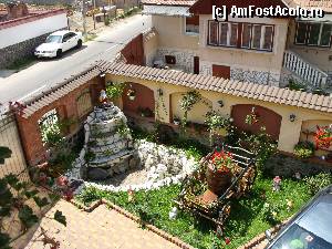 [P09] imagine luata de la balcon in care se vede bine curtea » foto by florentin_dobre
 - 
<span class="allrVoted glyphicon glyphicon-heart hidden" id="av344513"></span>
<a class="m-l-10 hidden" id="sv344513" onclick="voting_Foto_DelVot(,344513,12067)" role="button">șterge vot <span class="glyphicon glyphicon-remove"></span></a>
<a id="v9344513" class=" c-red"  onclick="voting_Foto_SetVot(344513)" role="button"><span class="glyphicon glyphicon-heart-empty"></span> <b>LIKE</b> = Votează poza</a> <img class="hidden"  id="f344513W9" src="/imagini/loader.gif" border="0" /><span class="AjErrMes hidden" id="e344513ErM"></span>
