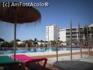 [P03] Terasa piscinelor spatioasa, multe sezlonguri » foto by simplegirl
 - 
<span class="allrVoted glyphicon glyphicon-heart hidden" id="av989980"></span>
<a class="m-l-10 hidden" id="sv989980" onclick="voting_Foto_DelVot(,989980,12098)" role="button">șterge vot <span class="glyphicon glyphicon-remove"></span></a>
<a id="v9989980" class=" c-red"  onclick="voting_Foto_SetVot(989980)" role="button"><span class="glyphicon glyphicon-heart-empty"></span> <b>LIKE</b> = Votează poza</a> <img class="hidden"  id="f989980W9" src="/imagini/loader.gif" border="0" /><span class="AjErrMes hidden" id="e989980ErM"></span>