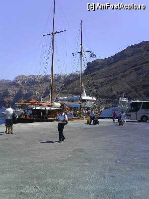 [P20] Turisti in portul nou asteptind feryboat-ul.  » foto by octaviansz
 - 
<span class="allrVoted glyphicon glyphicon-heart hidden" id="av357784"></span>
<a class="m-l-10 hidden" id="sv357784" onclick="voting_Foto_DelVot(,357784,12105)" role="button">șterge vot <span class="glyphicon glyphicon-remove"></span></a>
<a id="v9357784" class=" c-red"  onclick="voting_Foto_SetVot(357784)" role="button"><span class="glyphicon glyphicon-heart-empty"></span> <b>LIKE</b> = Votează poza</a> <img class="hidden"  id="f357784W9" src="/imagini/loader.gif" border="0" /><span class="AjErrMes hidden" id="e357784ErM"></span>