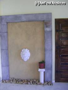 [P12] Hotel Colosseo, Sandanski - detaliu langa receptie, seara e luminat; in dreapta, intrarea in bar/restaurant » foto by biancuta
 - 
<span class="allrVoted glyphicon glyphicon-heart hidden" id="av345047"></span>
<a class="m-l-10 hidden" id="sv345047" onclick="voting_Foto_DelVot(,345047,12109)" role="button">șterge vot <span class="glyphicon glyphicon-remove"></span></a>
<a id="v9345047" class=" c-red"  onclick="voting_Foto_SetVot(345047)" role="button"><span class="glyphicon glyphicon-heart-empty"></span> <b>LIKE</b> = Votează poza</a> <img class="hidden"  id="f345047W9" src="/imagini/loader.gif" border="0" /><span class="AjErrMes hidden" id="e345047ErM"></span>