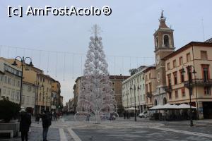 [P45] Rimini, Piazza Tre Martiri, ziua... » foto by mprofeanu
 - 
<span class="allrVoted glyphicon glyphicon-heart hidden" id="av1342043"></span>
<a class="m-l-10 hidden" id="sv1342043" onclick="voting_Foto_DelVot(,1342043,12117)" role="button">șterge vot <span class="glyphicon glyphicon-remove"></span></a>
<a id="v91342043" class=" c-red"  onclick="voting_Foto_SetVot(1342043)" role="button"><span class="glyphicon glyphicon-heart-empty"></span> <b>LIKE</b> = Votează poza</a> <img class="hidden"  id="f1342043W9" src="/imagini/loader.gif" border="0" /><span class="AjErrMes hidden" id="e1342043ErM"></span>