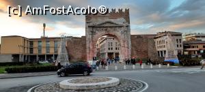 [P48] Rimini, Arco di Augusto » foto by mprofeanu
 - 
<span class="allrVoted glyphicon glyphicon-heart hidden" id="av1342046"></span>
<a class="m-l-10 hidden" id="sv1342046" onclick="voting_Foto_DelVot(,1342046,12117)" role="button">șterge vot <span class="glyphicon glyphicon-remove"></span></a>
<a id="v91342046" class=" c-red"  onclick="voting_Foto_SetVot(1342046)" role="button"><span class="glyphicon glyphicon-heart-empty"></span> <b>LIKE</b> = Votează poza</a> <img class="hidden"  id="f1342046W9" src="/imagini/loader.gif" border="0" /><span class="AjErrMes hidden" id="e1342046ErM"></span>