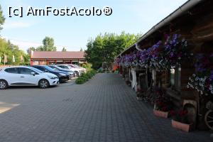 [P20] Rădăuți, Popasul Vlădichii, Parcarea cu mașini, verdeață și flori, mi-a plăcut mult...  » foto by mprofeanu
 - 
<span class="allrVoted glyphicon glyphicon-heart hidden" id="av1133347"></span>
<a class="m-l-10 hidden" id="sv1133347" onclick="voting_Foto_DelVot(,1133347,12132)" role="button">șterge vot <span class="glyphicon glyphicon-remove"></span></a>
<a id="v91133347" class=" c-red"  onclick="voting_Foto_SetVot(1133347)" role="button"><span class="glyphicon glyphicon-heart-empty"></span> <b>LIKE</b> = Votează poza</a> <img class="hidden"  id="f1133347W9" src="/imagini/loader.gif" border="0" /><span class="AjErrMes hidden" id="e1133347ErM"></span>