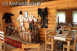 [P26] Rădăuți, Popasul Vlădichii, Sala principală, perete din lemn împodobit cu costume naționale » foto by mprofeanu
 - 
<span class="allrVoted glyphicon glyphicon-heart hidden" id="av1133353"></span>
<a class="m-l-10 hidden" id="sv1133353" onclick="voting_Foto_DelVot(,1133353,12132)" role="button">șterge vot <span class="glyphicon glyphicon-remove"></span></a>
<a id="v91133353" class=" c-red"  onclick="voting_Foto_SetVot(1133353)" role="button"><span class="glyphicon glyphicon-heart-empty"></span> <b>LIKE</b> = Votează poza</a> <img class="hidden"  id="f1133353W9" src="/imagini/loader.gif" border="0" /><span class="AjErrMes hidden" id="e1133353ErM"></span>