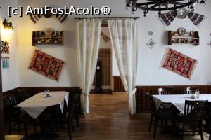 [P07] Rădăuți, Restaurantul Național, Sală decorată tradițional cu scoarțe și nu numai, se vede intrarea în altă sală » foto by mprofeanu
 - 
<span class="allrVoted glyphicon glyphicon-heart hidden" id="av1133334"></span>
<a class="m-l-10 hidden" id="sv1133334" onclick="voting_Foto_DelVot(,1133334,12132)" role="button">șterge vot <span class="glyphicon glyphicon-remove"></span></a>
<a id="v91133334" class=" c-red"  onclick="voting_Foto_SetVot(1133334)" role="button"><span class="glyphicon glyphicon-heart-empty"></span> <b>LIKE</b> = Votează poza</a> <img class="hidden"  id="f1133334W9" src="/imagini/loader.gif" border="0" /><span class="AjErrMes hidden" id="e1133334ErM"></span>