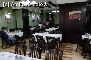 [P08] Rădăuți, Restaurantul Național, Sală modern decorată cu tablouri cu flori viu colorate…  » foto by mprofeanu
 - 
<span class="allrVoted glyphicon glyphicon-heart hidden" id="av1133335"></span>
<a class="m-l-10 hidden" id="sv1133335" onclick="voting_Foto_DelVot(,1133335,12132)" role="button">șterge vot <span class="glyphicon glyphicon-remove"></span></a>
<a id="v91133335" class=" c-red"  onclick="voting_Foto_SetVot(1133335)" role="button"><span class="glyphicon glyphicon-heart-empty"></span> <b>LIKE</b> = Votează poza</a> <img class="hidden"  id="f1133335W9" src="/imagini/loader.gif" border="0" /><span class="AjErrMes hidden" id="e1133335ErM"></span>