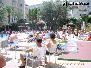 [P08] aglomeratie la piscina » foto by aditzuuu1556
 - 
<span class="allrVoted glyphicon glyphicon-heart hidden" id="av345914"></span>
<a class="m-l-10 hidden" id="sv345914" onclick="voting_Foto_DelVot(,345914,12139)" role="button">șterge vot <span class="glyphicon glyphicon-remove"></span></a>
<a id="v9345914" class=" c-red"  onclick="voting_Foto_SetVot(345914)" role="button"><span class="glyphicon glyphicon-heart-empty"></span> <b>LIKE</b> = Votează poza</a> <img class="hidden"  id="f345914W9" src="/imagini/loader.gif" border="0" /><span class="AjErrMes hidden" id="e345914ErM"></span>
