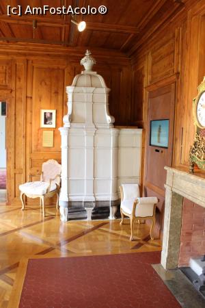 [P35] Le Locle, Muzeul Ceasului, Sala Maurice Sandoz, se vede puțin monitorul ce prezintă în 3D exponatele de aici » foto by mprofeanu
 - 
<span class="allrVoted glyphicon glyphicon-heart hidden" id="av904615"></span>
<a class="m-l-10 hidden" id="sv904615" onclick="voting_Foto_DelVot(,904615,12175)" role="button">șterge vot <span class="glyphicon glyphicon-remove"></span></a>
<a id="v9904615" class=" c-red"  onclick="voting_Foto_SetVot(904615)" role="button"><span class="glyphicon glyphicon-heart-empty"></span> <b>LIKE</b> = Votează poza</a> <img class="hidden"  id="f904615W9" src="/imagini/loader.gif" border="0" /><span class="AjErrMes hidden" id="e904615ErM"></span>