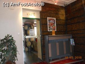 [P22] Hotel Odessos - Intrarea în Cafe-bar.  » foto by iulianic
 - 
<span class="allrVoted glyphicon glyphicon-heart hidden" id="av953385"></span>
<a class="m-l-10 hidden" id="sv953385" onclick="voting_Foto_DelVot(,953385,12176)" role="button">șterge vot <span class="glyphicon glyphicon-remove"></span></a>
<a id="v9953385" class=" c-red"  onclick="voting_Foto_SetVot(953385)" role="button"><span class="glyphicon glyphicon-heart-empty"></span> <b>LIKE</b> = Votează poza</a> <img class="hidden"  id="f953385W9" src="/imagini/loader.gif" border="0" /><span class="AjErrMes hidden" id="e953385ErM"></span>